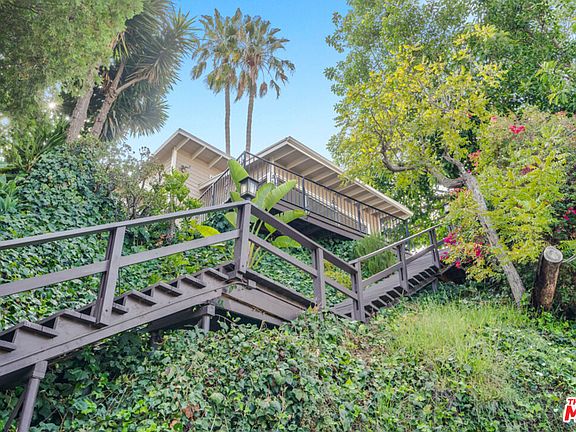 3rd image of 2065 Glencoe Way