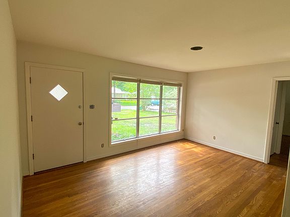 2nd image of 2111 Woodvine Dr