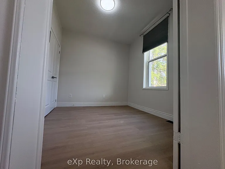160 Nelson St #FRONT — Photo 9