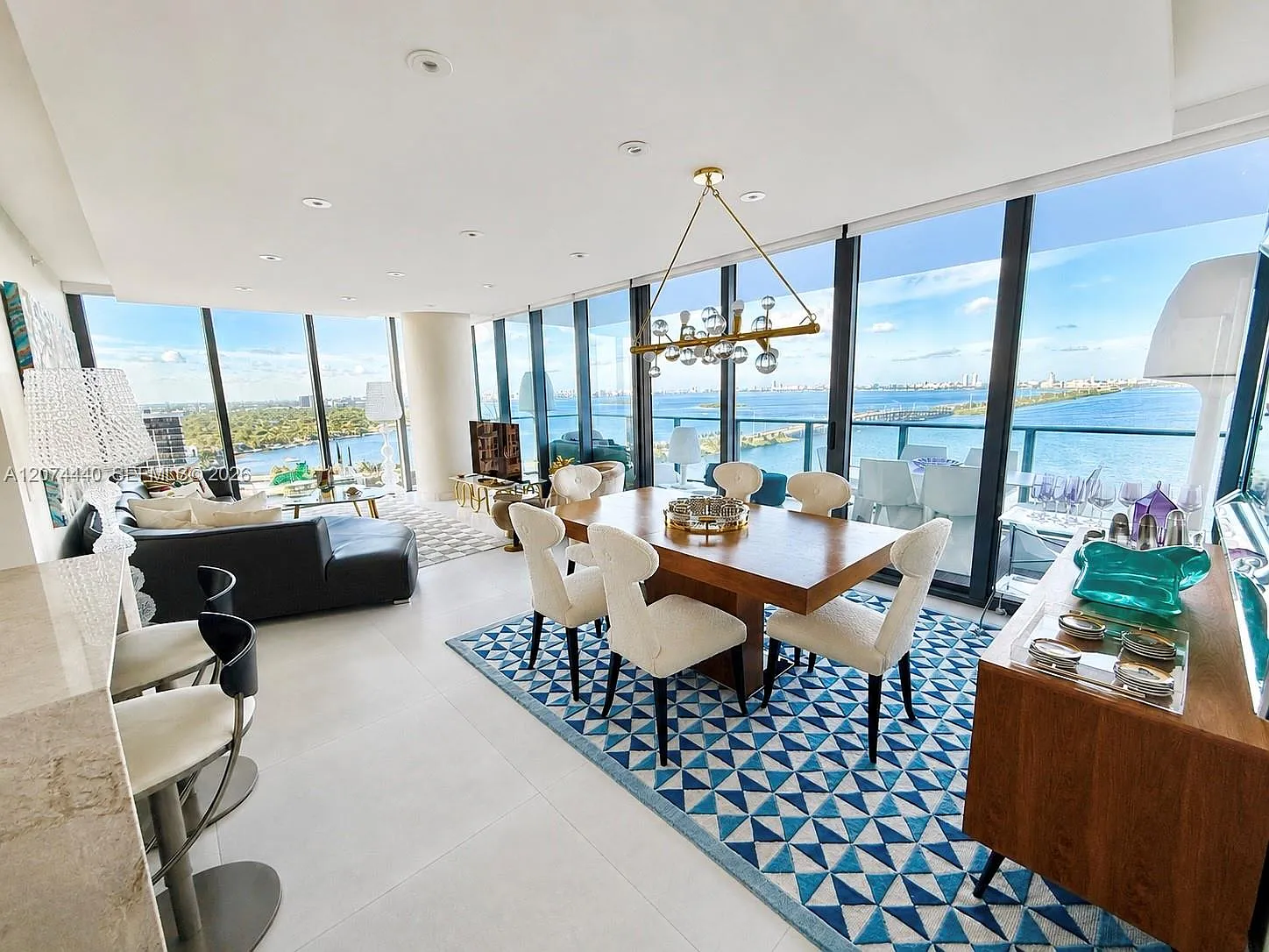 One Paraiso Condo — Photo 2