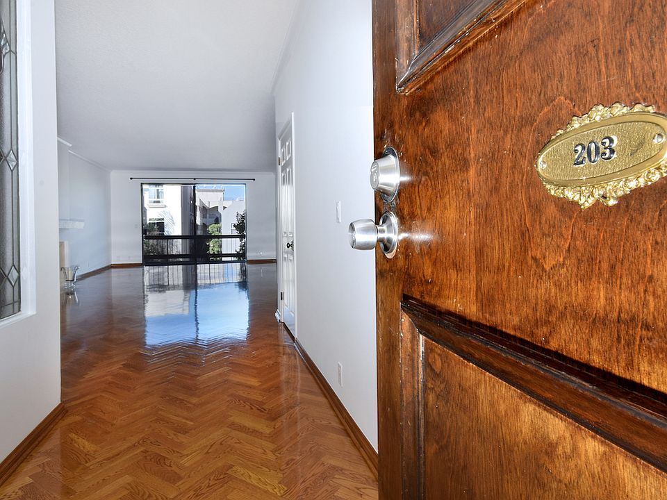 1st image of 11560 Moorpark St APT 203