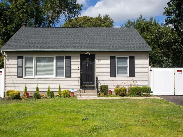 29 Harrison Drive, Shirley, NY 11967