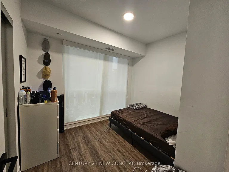 327 King St W #1502 — Photo 17