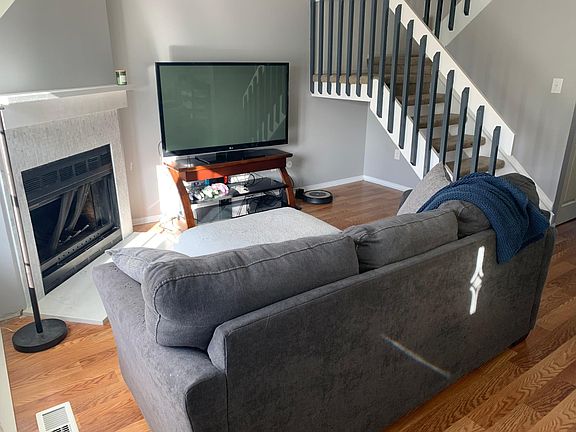 Living room (NOW EMPTY)