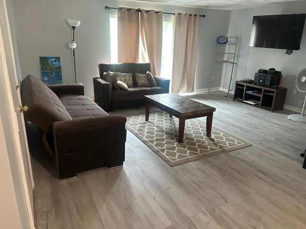 106 Oak Ln APT 10
