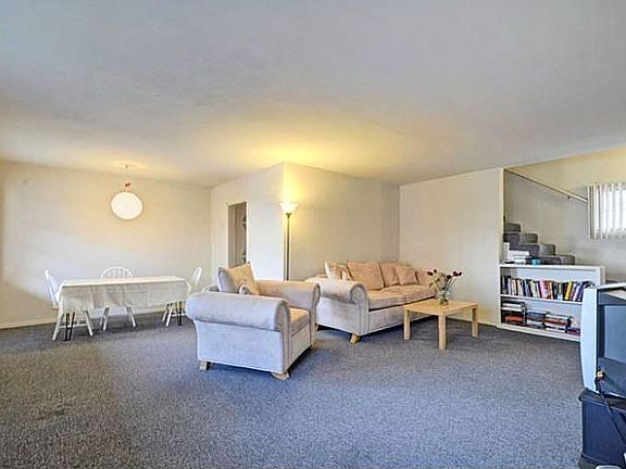 Spacious living & dining area