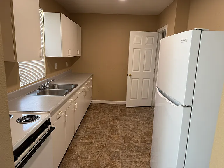 411 1/2 N Spruce St — Photo 3