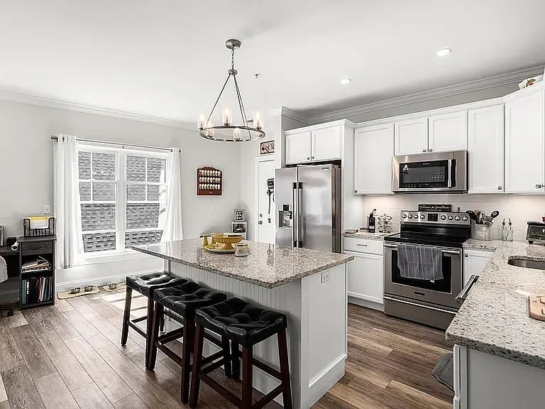 112 Main St #8 — Photo 4