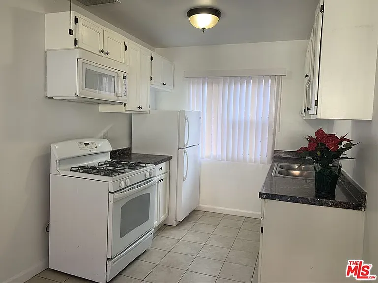 1330 S Wilton Pl #9 — Photo 9