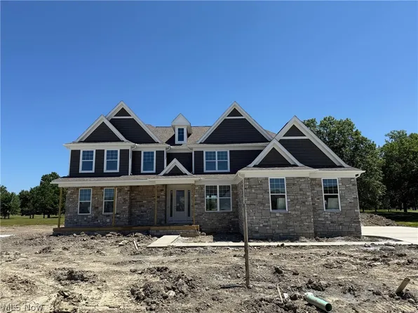 32585 Royal Troon Dr, Avon Lake, OH 44012