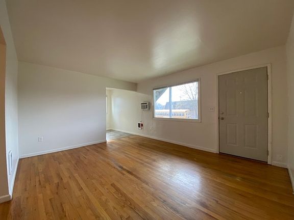 3rd image of 1712 W Gardner Ave #202