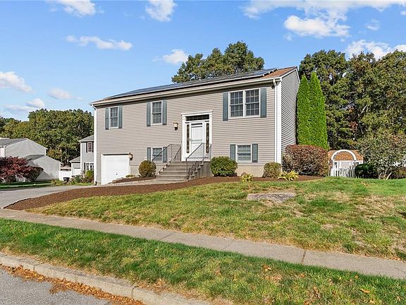2nd image of 31 Remington Farm Dr