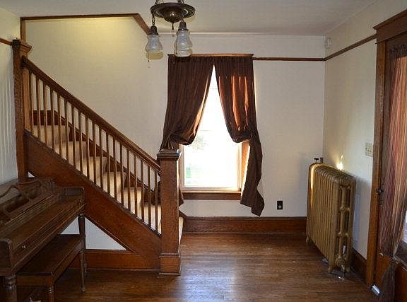 4th image of 1079 College Ave