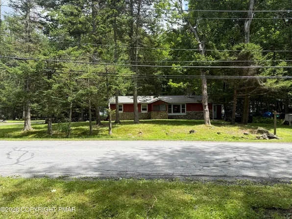 300 Owassa Dr, Pocono Lake, PA 18347