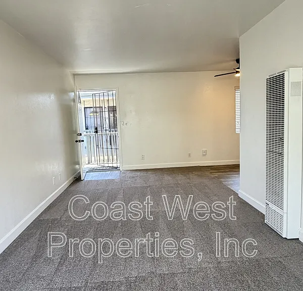 381 Oak Ave #5 — Photo 4