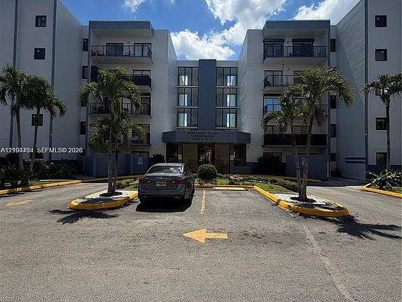 2nd image of 1820 W 53rd St APT 201