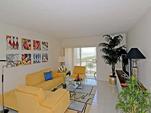 100 Kings Point Dr — Photo 6