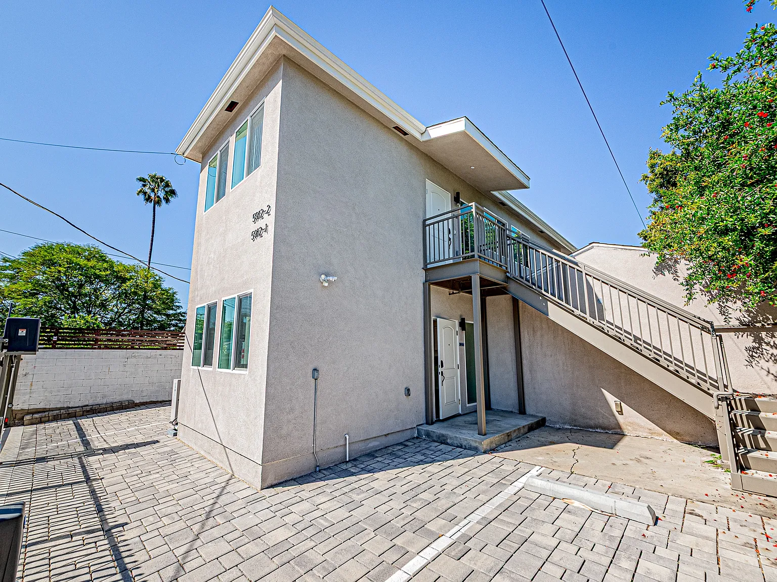 3 bed, 980 sqft, $2,600 — Photo 1