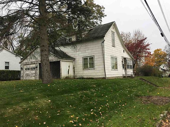 3rd image of 822 E Elm St