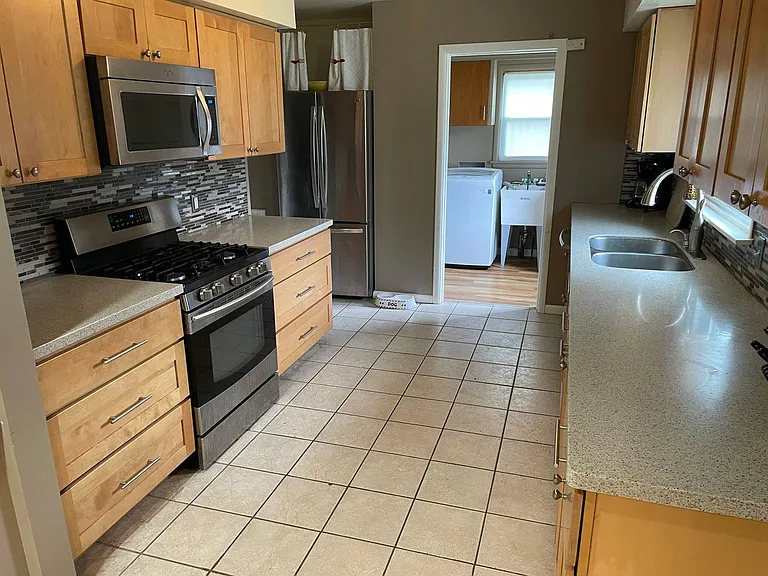 1725 Hiawatha Dr SE — Photo 4