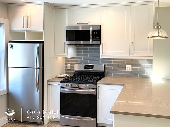 4th image of 9907 Ascan Ave Floor 3