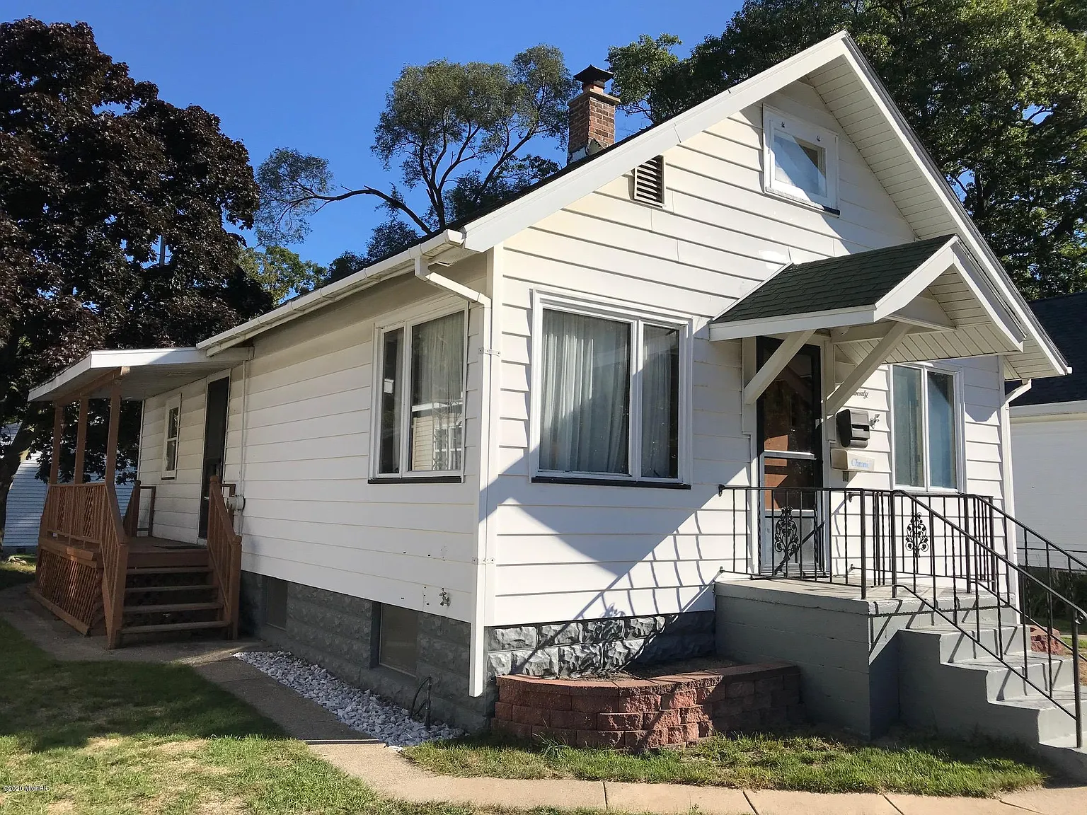 220 E Lincoln Ave photo 1