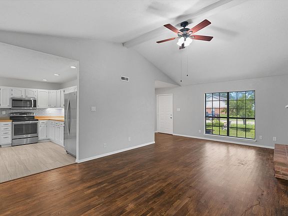 5th image of 608 Ponderosa Dr