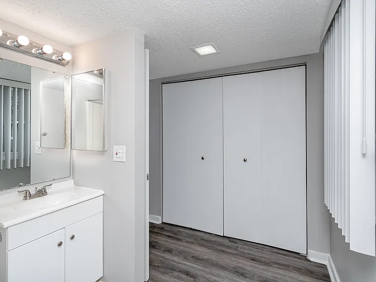 Bay Valley Harbor Apartments — Photo 19