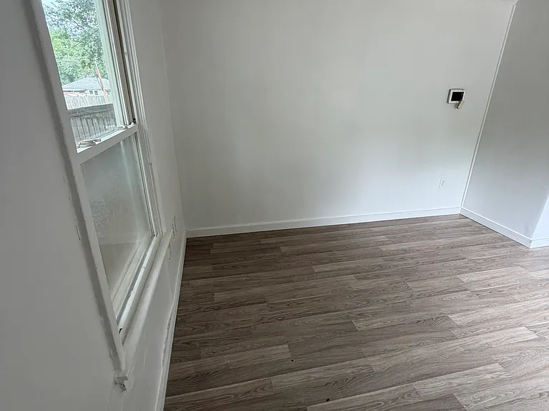 625 W 35th St — Photo 3