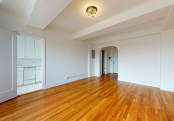 5th image of 1 Christopher St #16E