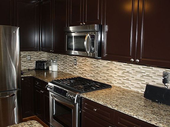 2nd image of 1132 Hunters Glen Dr