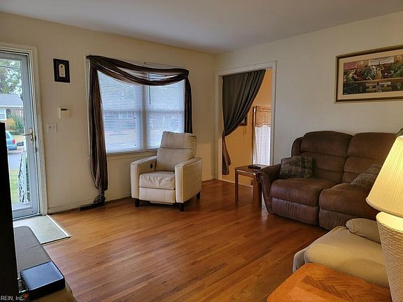 4th image of 1108 Warfield Drive