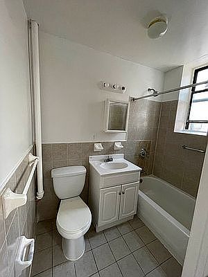 3rd image of 150 E 19th St APT 5B