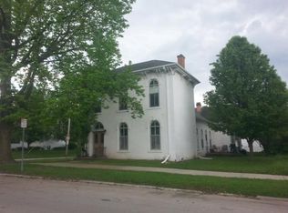 920 Jackson Ave, Charleston, IL 61920