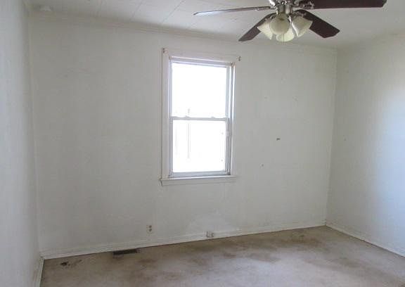 4th image of 428 NE Oglewood Ave