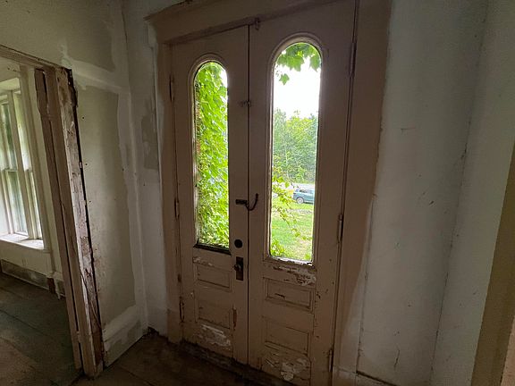 5th image of 122 S Belfast Road