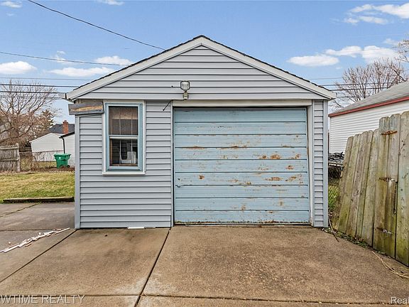 5th image of 23276 Stewart Ave
