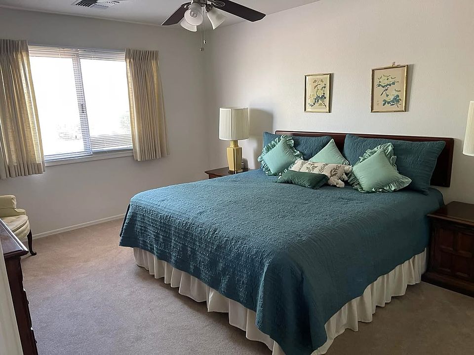King Bedroom & walk in closet