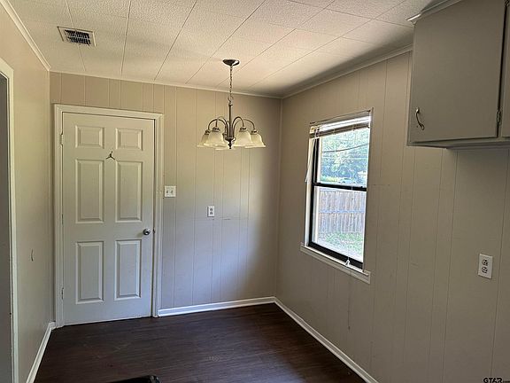 4th image of 901 Matilda Dr