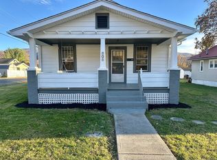 805 W Jackson St, Covington, VA 24426