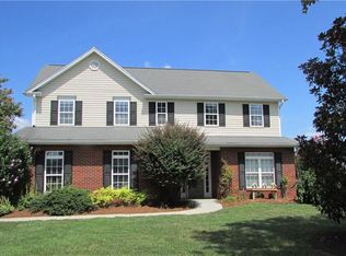 822 Lisa Run Ct, Kernersville, NC 27284