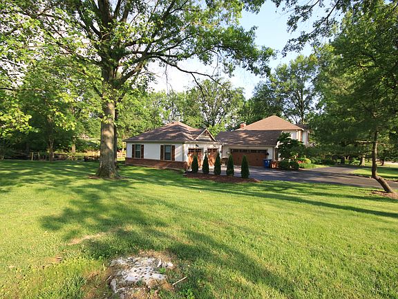 great yard space all 4 sides