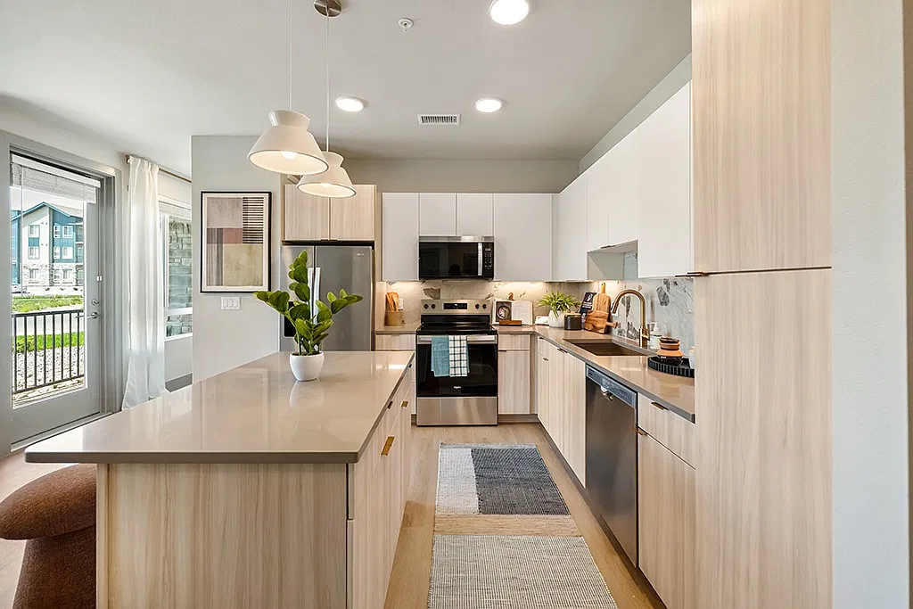 Rowlen Apartments — Photo 1