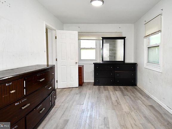 5th image of 712 1st St