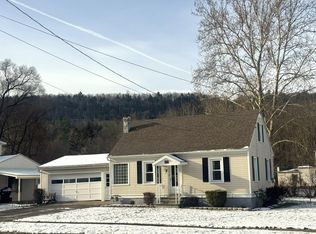 828 E Circle Dr, Vestal, NY 13850