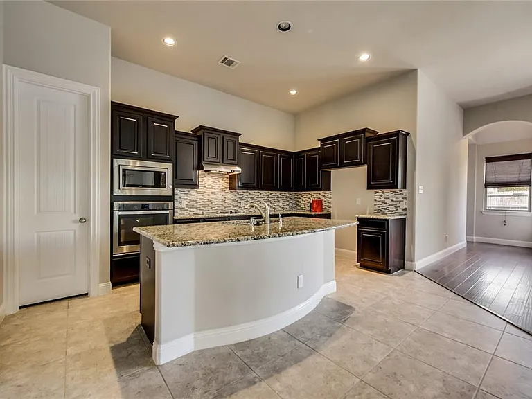 11709 Parade Dr — Photo 4