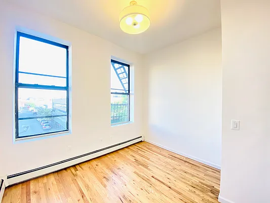 Rented by Mae Equities | media 19