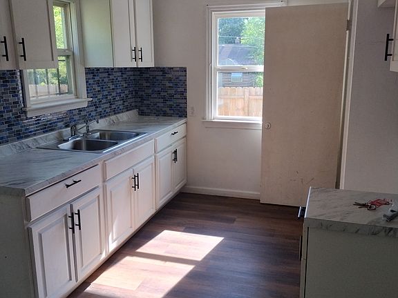 4th image of 506 Green St
