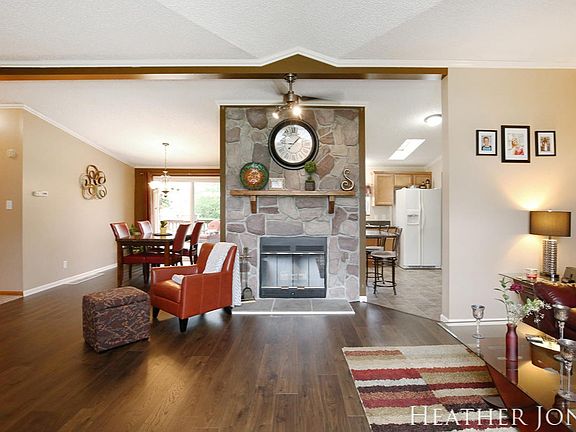 3rd image of 14795 Larsen Ave