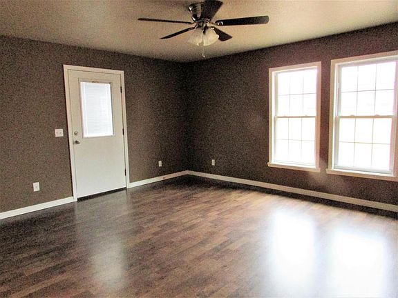 4th image of 10014 W Camp St